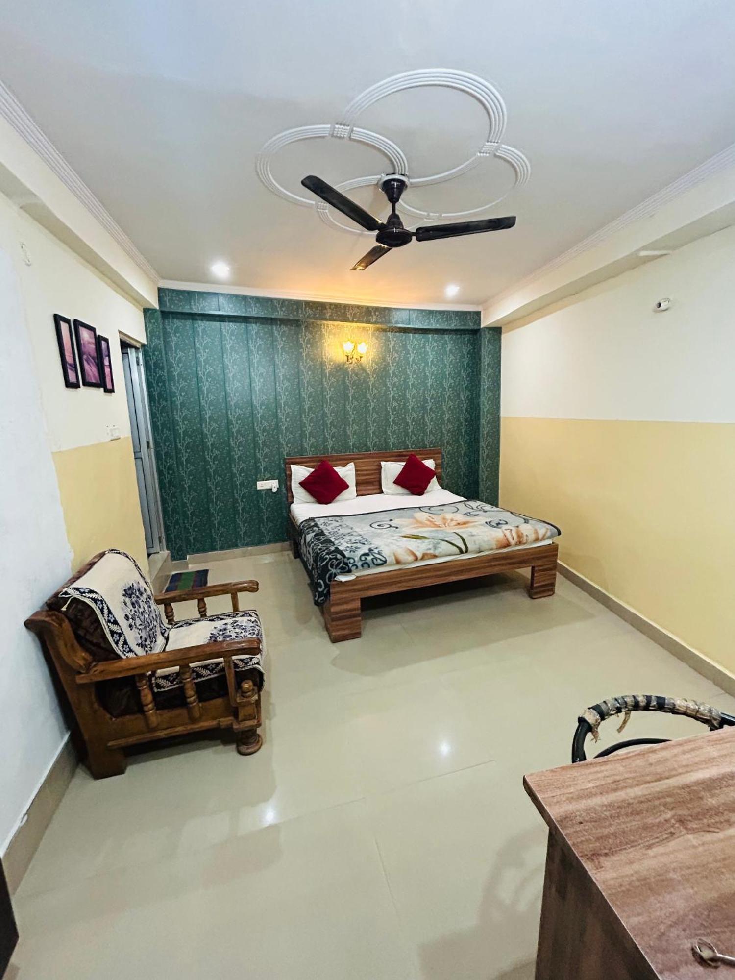 Sainik Guest House 500Mtr From Medanta Hospital Lakhnaú Exteriér fotografie